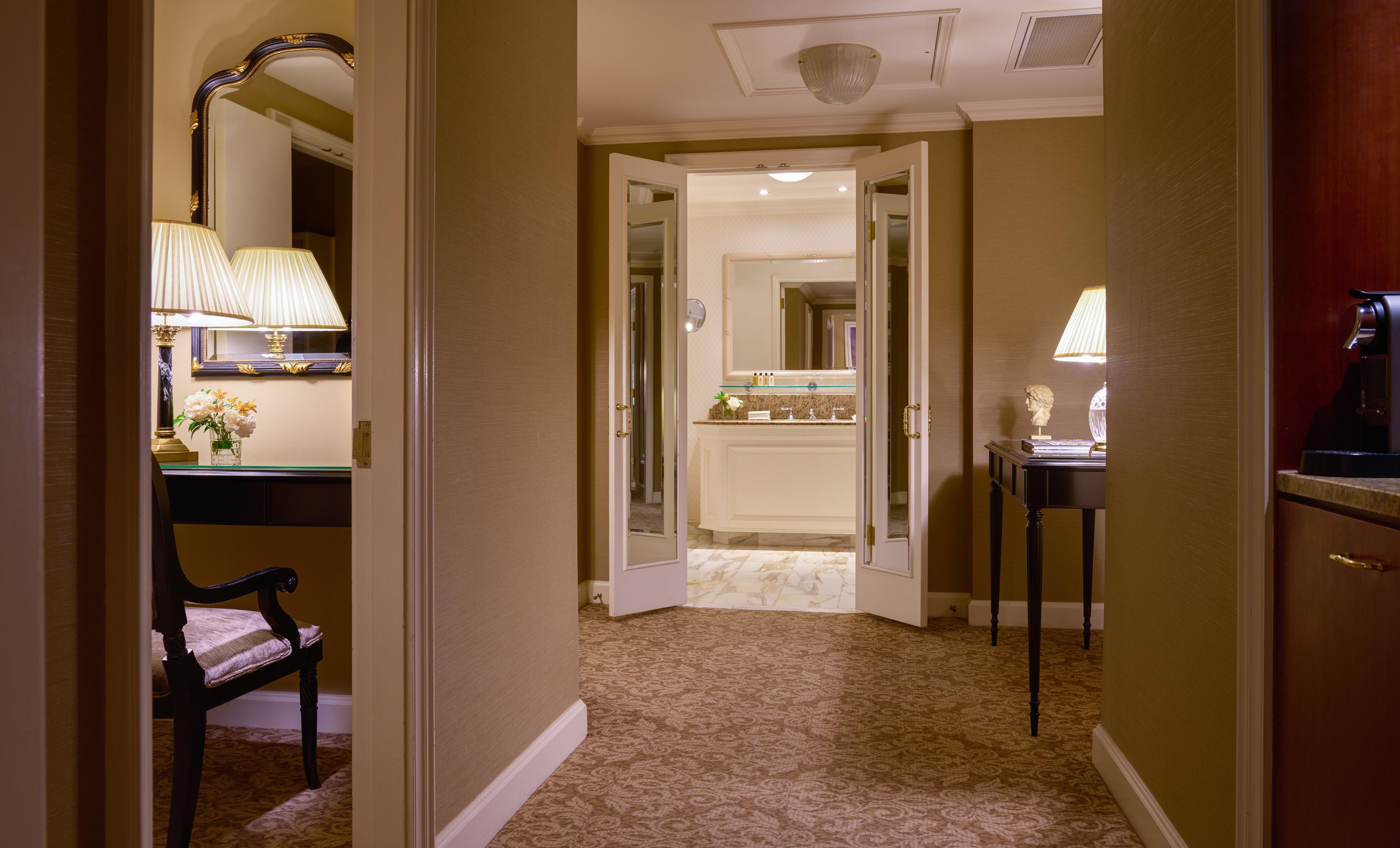 อินเตอร์คอนติเนนตัล ดับลิน Hotel ภายนอก รูปภาพ A suite at the Ritz-Carlton, Boston
