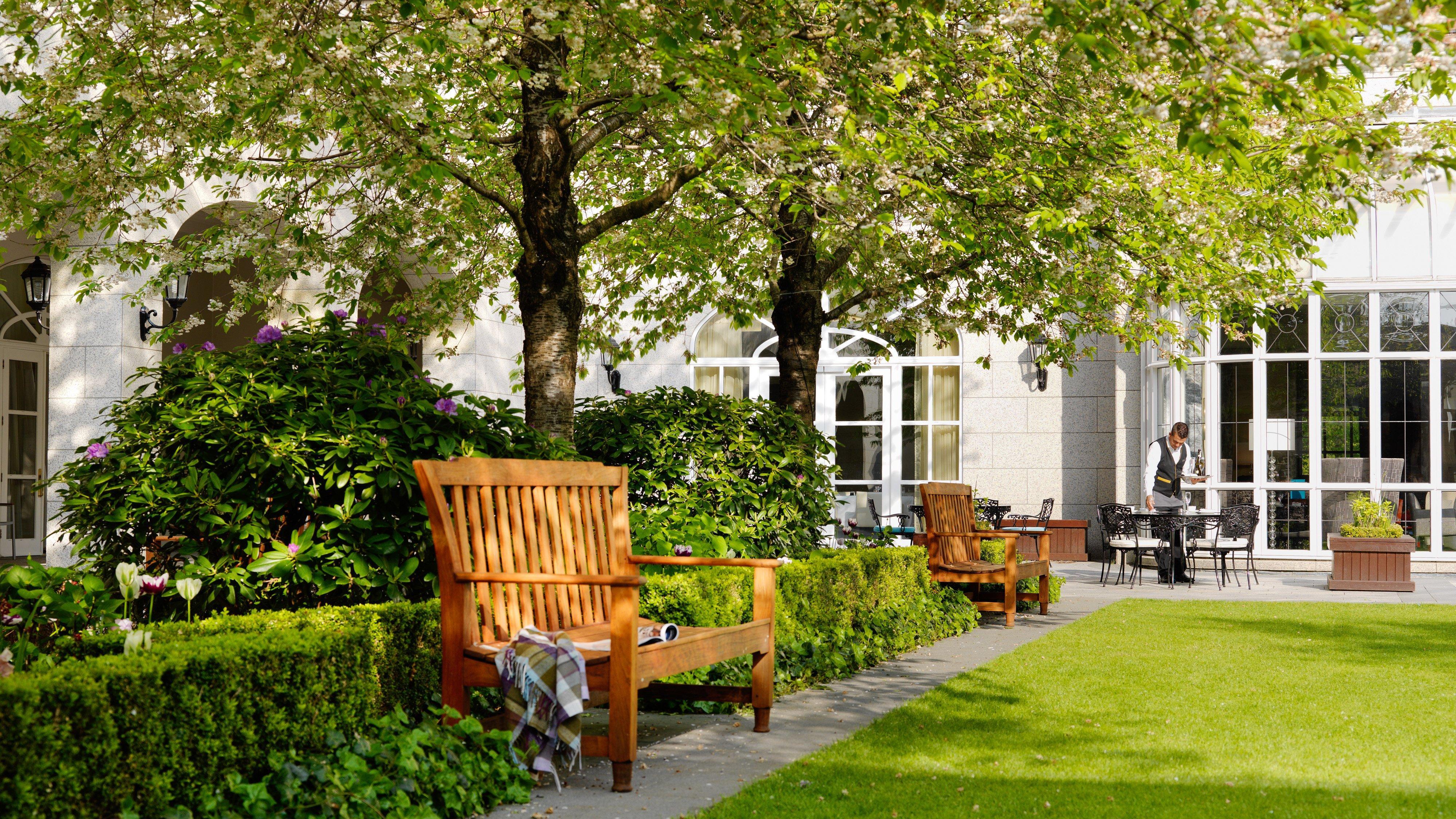 อินเตอร์คอนติเนนตัล ดับลิน Hotel ภายนอก รูปภาพ The garden of the hotel