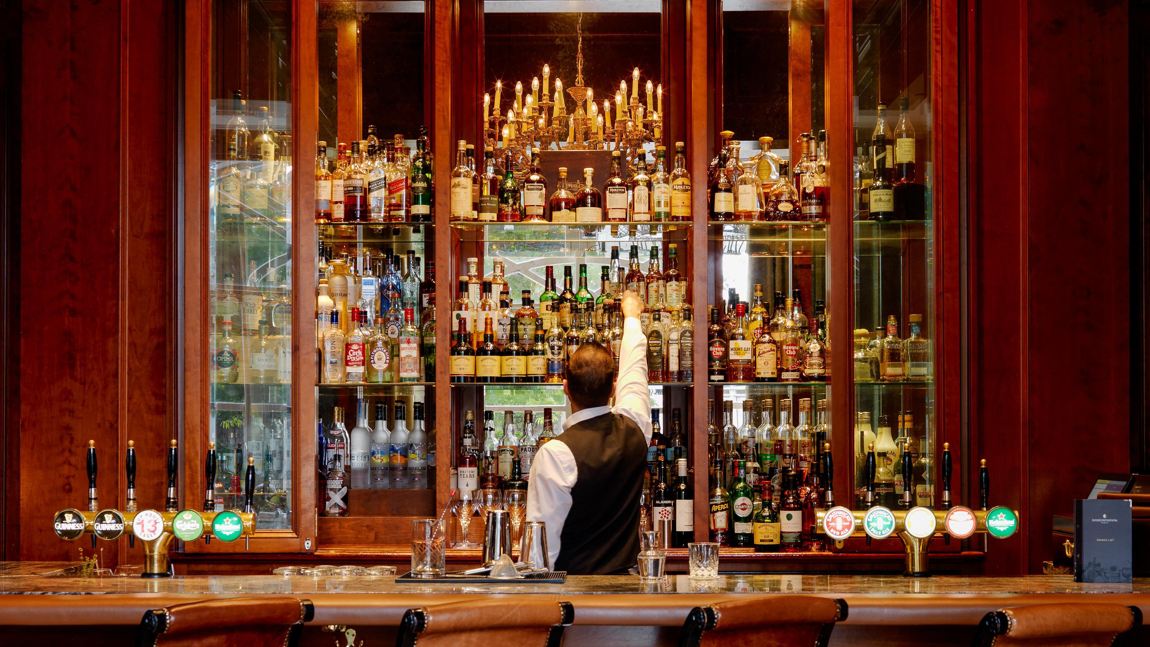 อินเตอร์คอนติเนนตัล ดับลิน Hotel ภายนอก รูปภาพ The bar at the Waldorf Astoria