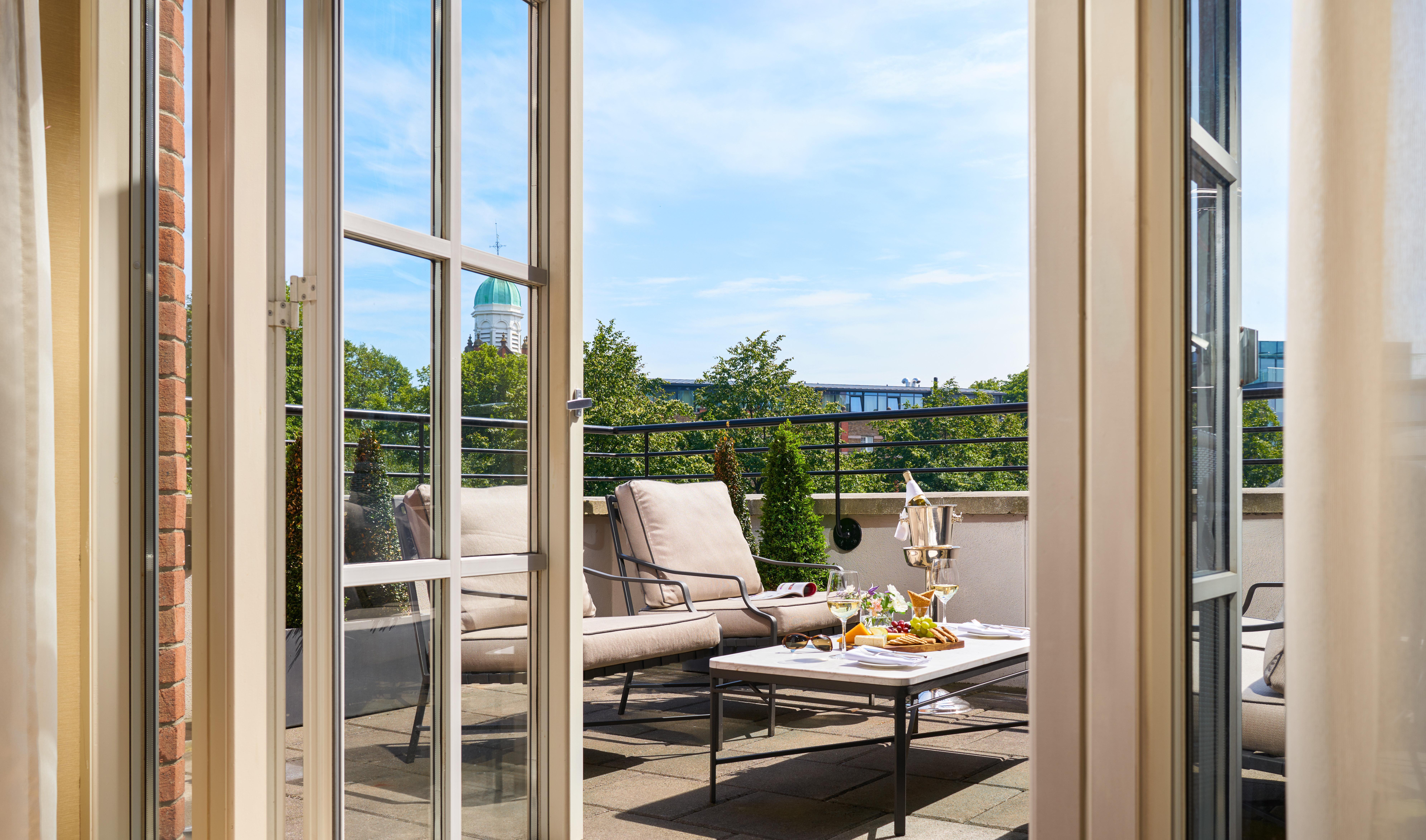 อินเตอร์คอนติเนนตัล ดับลิน Hotel ภายนอก รูปภาพ A view of the rooftop terrace